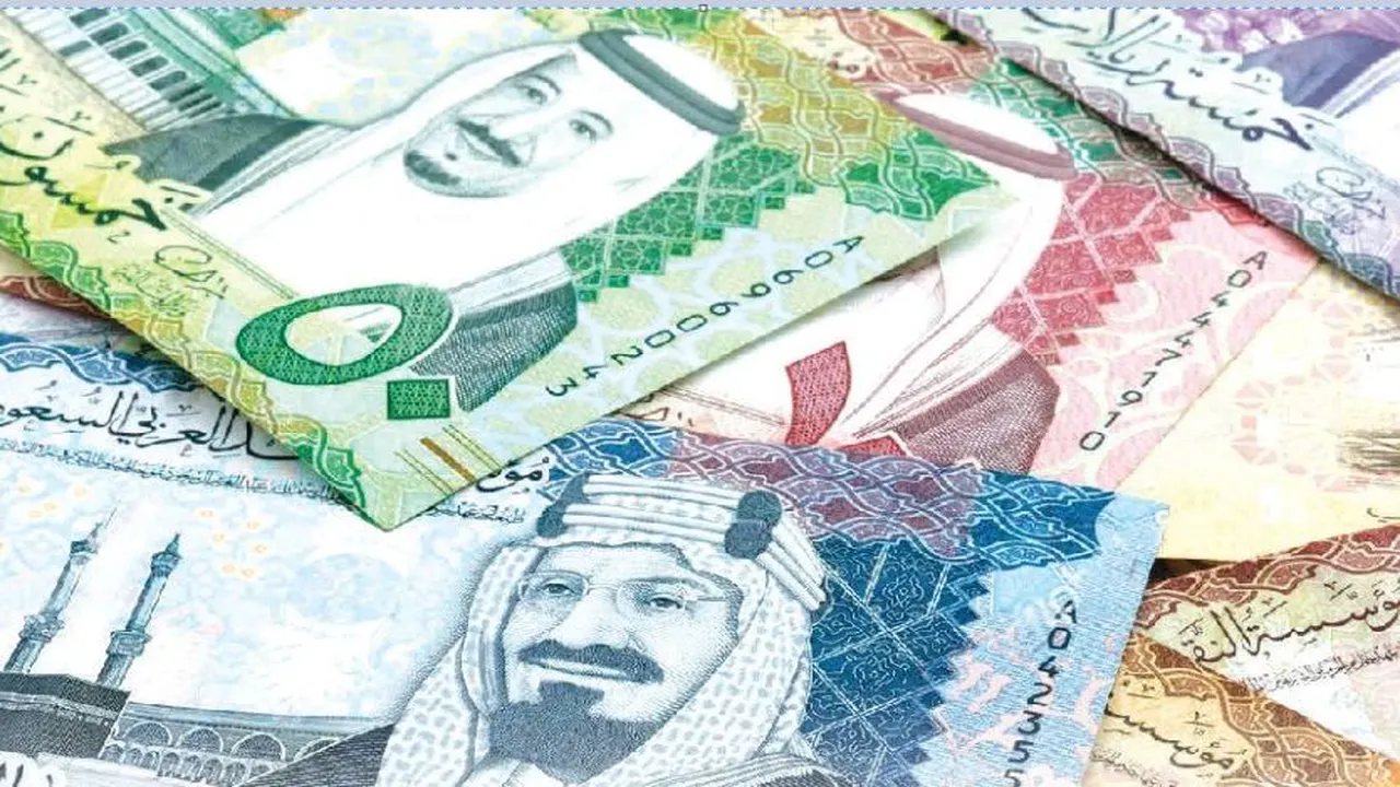 تغيرات مستمرة في سعر الريال مقابل الدولار والعملات الأجنبية بالبنوك